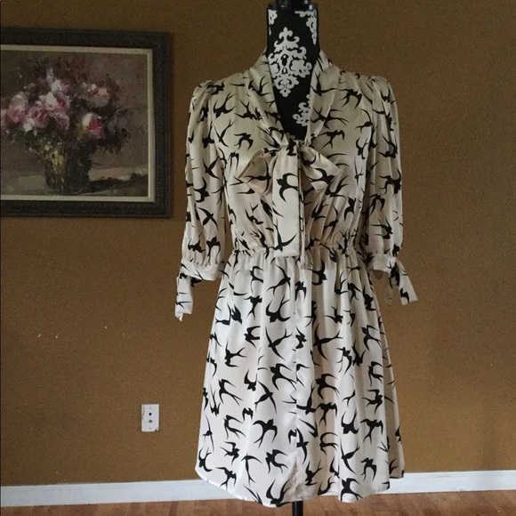 Bird print VINTAGE style dress . HOST PICK !! - Picture 5 of 6